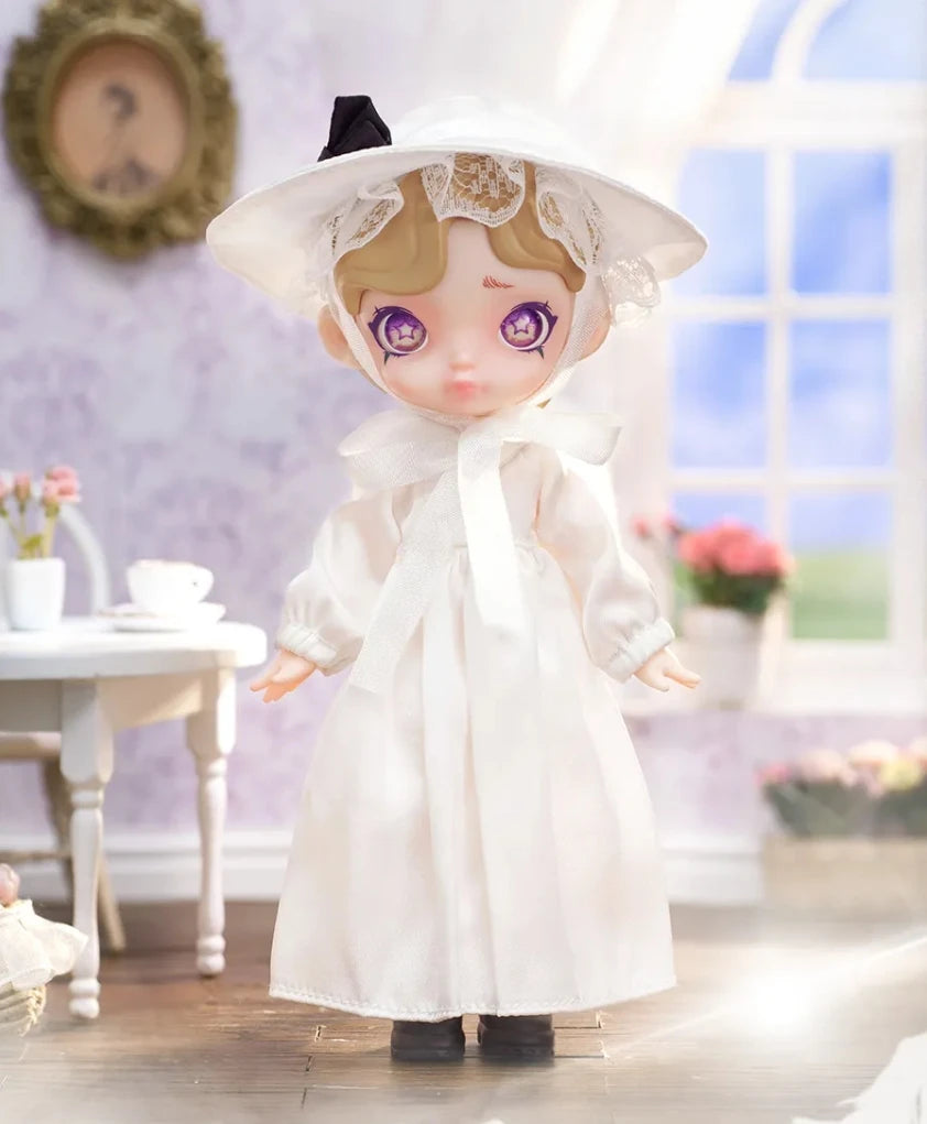 Laura – Black and White Spectrum Series OB11 BJD 1/12 Scale Collectible Figure