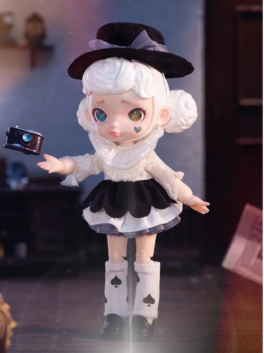 Laura – Black and White Spectrum Series OB11 BJD 1/12 Scale Collectible Figure
