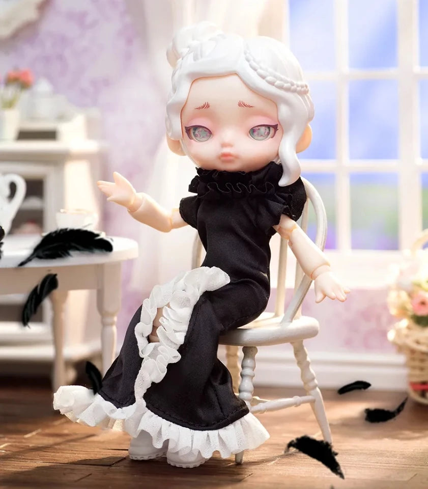 Laura – Black and White Spectrum Series OB11 BJD 1/12 Scale Collectible Figure